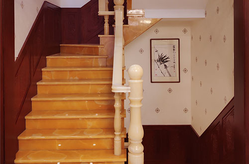 象山中式别墅室内汉白玉石楼梯的定制安装装饰效果
